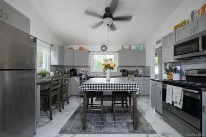 11 Princeton, Red Hook, NY 12571 - Photo 5