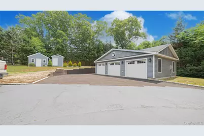 9 Huckleberry Lane, East Setauket, NY 11733 - Photo 5