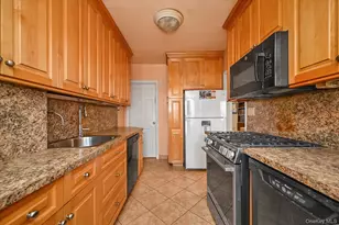 136-43 71st Rd, Kew Gardens, NY 11367 - Photo 7