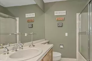62 Cambridge Dr W, Copiague, NY 11726 - Photo 15