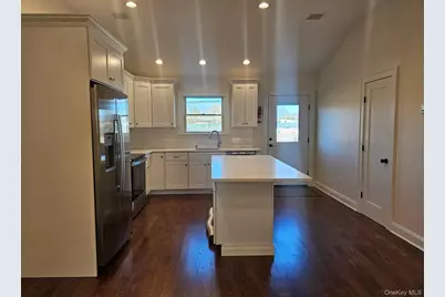 87 Community Road, Bay Shore, NY 11706 - Photo 5