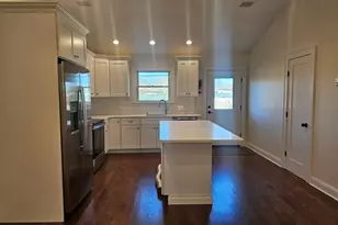 87 Community Rd, Bay Shore, NY 11706 - Photo 5