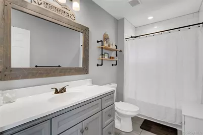 239 S 2nd Street, Lindenhurst, NY 11757 - Photo 17