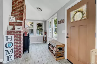 239 S 2nd Street, Lindenhurst, NY 11757 - Photo 5