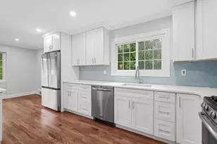 17 Pinewood Rd, Manhasset, NY 11030 - Photo 11