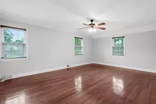17 Pinewood Rd, Manhasset, NY 11030 - Photo 19