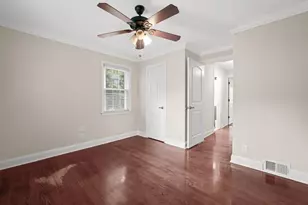 17 Pinewood Rd, Manhasset, NY 11030 - Photo 25