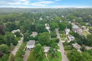 17 Pinewood Rd, Manhasset, NY 11030 - Photo 37