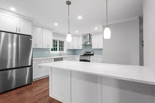 17 Pinewood Rd, Manhasset, NY 11030 - Photo 9