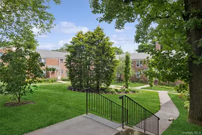 43 Edwards Street #1-B, Roslyn Heights, NY 11577 - Photo 5