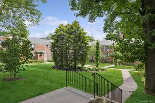 43 Edwards St, Roslyn Heights, NY 11577 - Photo 5