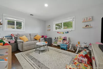 672 Anderson Avenue, Franklin Square, NY 11010 - Photo 15
