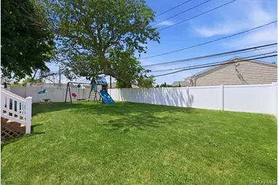 672 Anderson Avenue, Franklin Square, NY 11010 - Photo 29