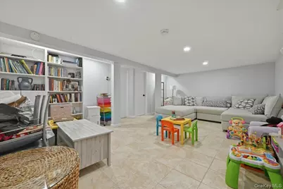 672 Anderson Avenue, Franklin Square, NY 11010 - Photo 25
