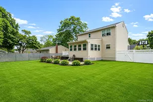 19 Golden Gate Dr, Shirley, NY 11967 - Photo 35