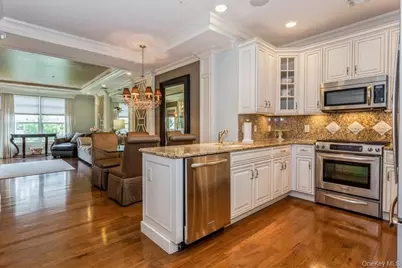 1105 Roosevelt Way, Westbury, NY 11590 - Photo 9