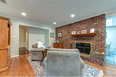 8 Woodvale Drive, Syosset, NY 11791 - Photo 7