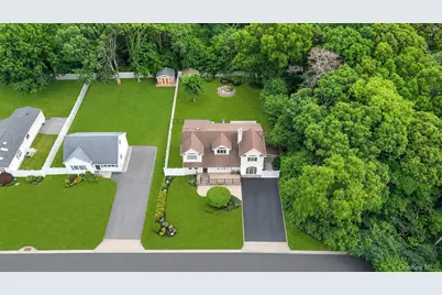 19 Joan Road, Bay Shore, NY 11706 - Photo 3