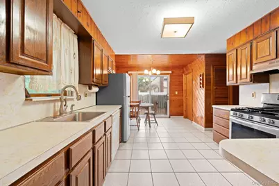 1318 Scimitar Avenue, Elmont, NY 11003 - Photo 9
