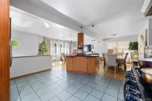 69-07 Little Neck Pkwy, Little Neck, NY 11363 - Photo 11