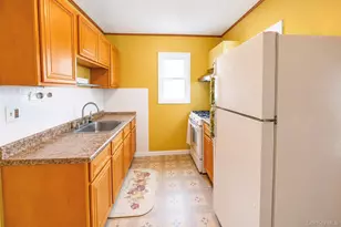 937 N 7th St, New Hyde Park, NY 11040 - Photo 7