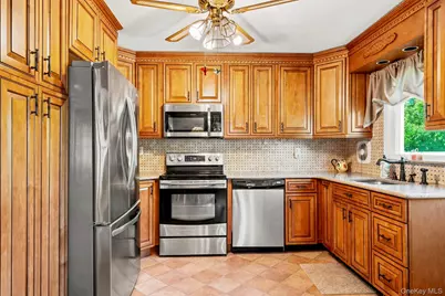 216 Gardner Avenue, Jericho, NY 11753 - Photo 7