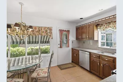 100 Bayberry Avenue, Garden City, NY 11530 - Photo 15
