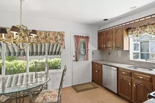 100 Bayberry Ave, Garden City, NY 11530 - Photo 15