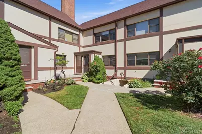 107 15th Street #E2, Garden City, NY 11530 - Photo 1