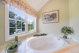 10 Park View Ln, Lake Grove, NY 11755 - Photo 39