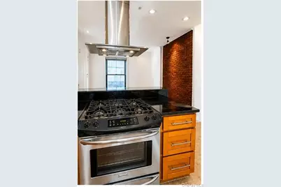 21-15 33St #4, Astoria, NY 11105 - Photo 3