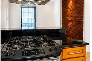 21-15 33St, Astoria, NY 11105 - Photo 3