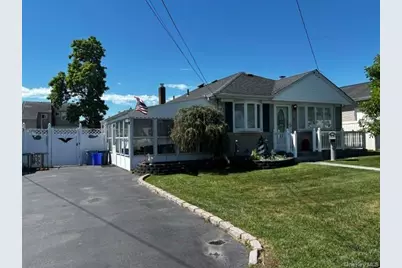 45 W Clearwater Road, Lindenhurst, NY 11757 - Photo 3