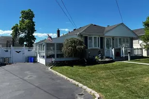 45 W Clearwater Rd, Lindenhurst, NY 11757 - Photo 3