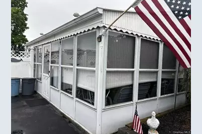 45 W Clearwater Road, Lindenhurst, NY 11757 - Photo 21