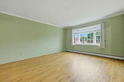 207 Sullivan Avenue, Farmingdale, NY 11735 - Photo 3