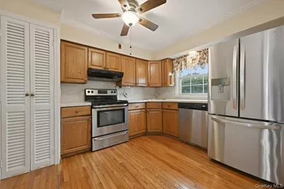 207 Sullivan Avenue, Farmingdale, NY 11735 - Photo 9