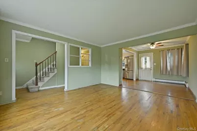 207 Sullivan Avenue, Farmingdale, NY 11735 - Photo 5