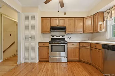 207 Sullivan Avenue, Farmingdale, NY 11735 - Photo 11