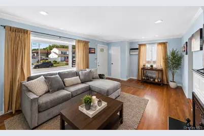 305 Glynn Street, North Babylon, NY 11703 - Photo 5