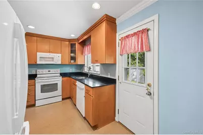 305 Glynn Street, North Babylon, NY 11703 - Photo 11