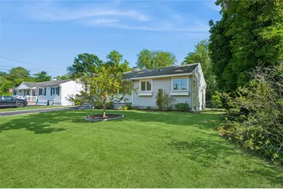 305 Glynn Street, North Babylon, NY 11703 - Photo 3