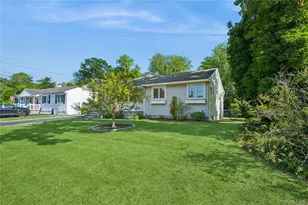 305 Glynn St, North Babylon, NY 11703 - Photo 3