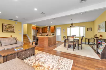 90 Virginia Drive, Manhasset, NY 11030 - Photo 5