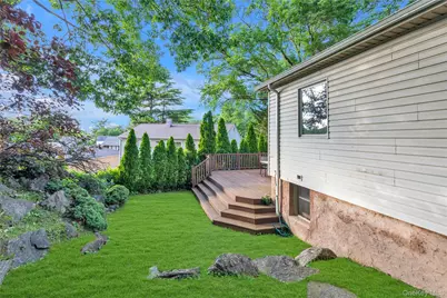 90 Virginia Drive, Manhasset, NY 11030 - Photo 21