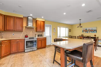 90 Virginia Drive, Manhasset, NY 11030 - Photo 7