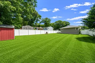 390 Blue Point Rd, Farmingville, NY 11738 - Photo 29