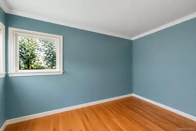 390 Blue Point Road, Farmingville, NY 11738 - Photo 17