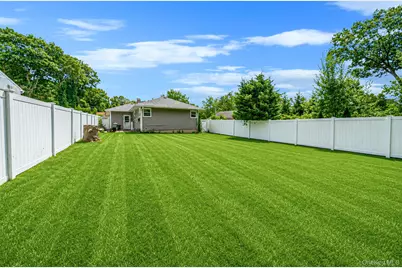 390 Blue Point Road, Farmingville, NY 11738 - Photo 27