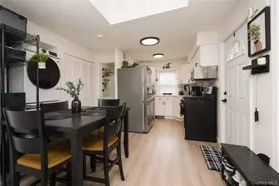 229 A Freeborn Street, New York, NY 10306 - Photo 9